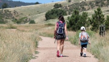 Pierwsza wędrówka dziecka w góry – bezpieczeństwo, motywacja i sprzęt