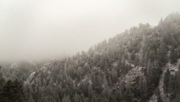 Zgubienie szlaku w górach – orientacja w mgle i podczas opadów śniegu