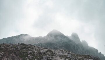 Raczki w górach – kiedy lepsze od raków i jak je zakładać