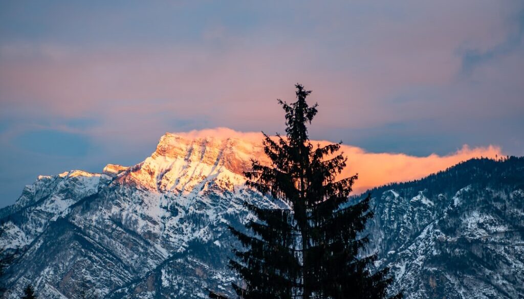 Nocleg w górach – wybór miejsca, przepisy i logistyka biwaku