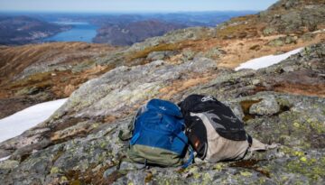 Pakowanie plecaka w góry – równowaga między wagą a dostępnością sprzętu