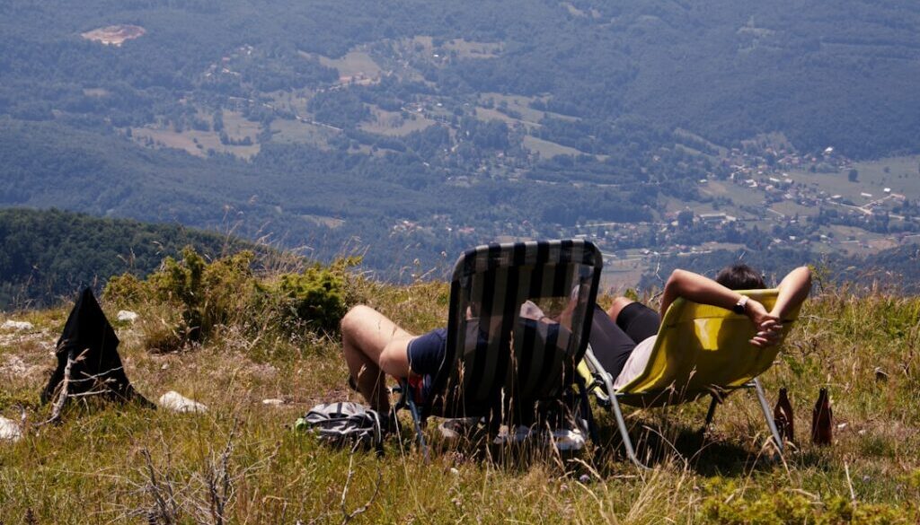 Ubranie na lato w góry – jak chronić się przed słońcem i przegrzaniem