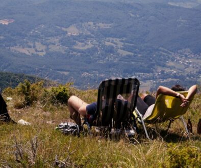 Ubranie na lato w góry – jak chronić się przed słońcem i przegrzaniem