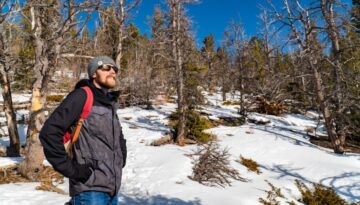Odzież termoaktywna w górach – kiedy zwiększa bezpieczeństwo turysty