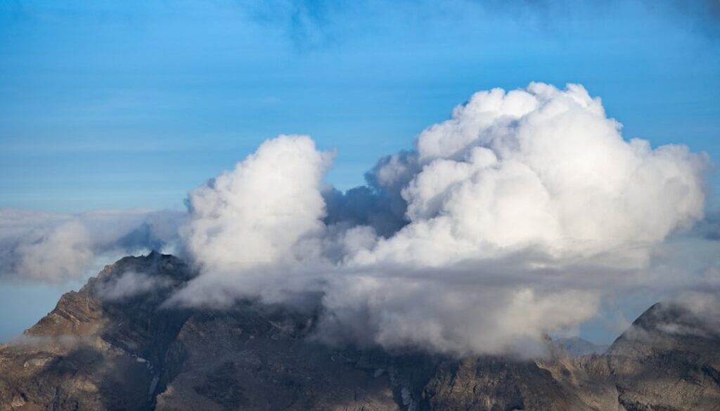 Burza w górach – sygnały ostrzegawcze i sposoby minimalizowania ryzyka