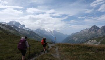 Kijki trekkingowe w górach – technika marszu i odciążenie stawów