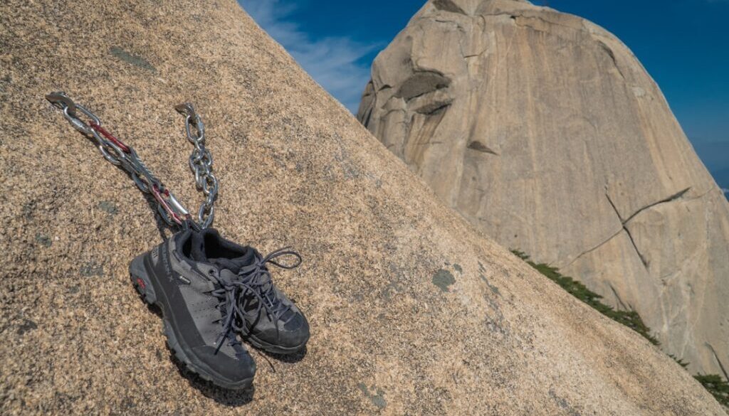 Sandały trekkingowe w góry – przewiewność kontra ochrona stóp