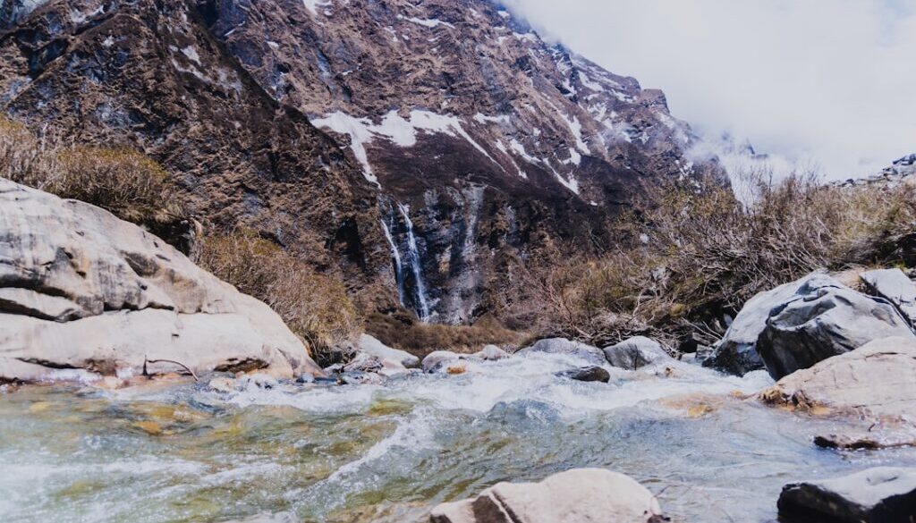 Uzdatnianie wody w górach – filtry, tabletki i gotowanie